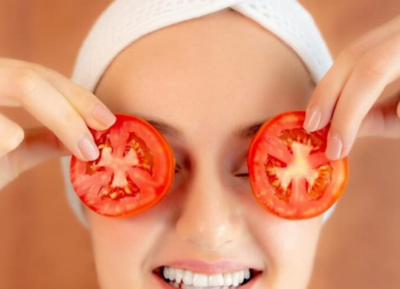 Dap Mat Na Ca Chua Giup Da Trang (5)