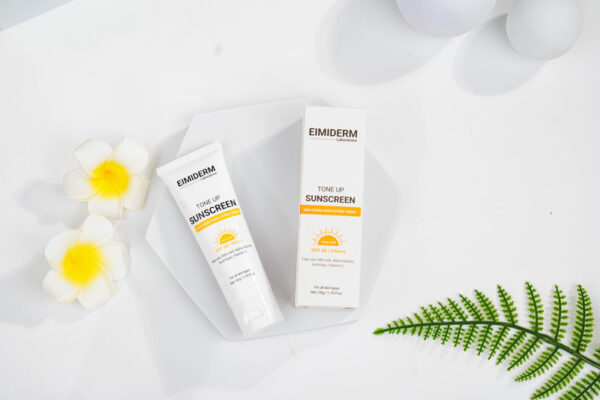 Kem Chong Nang Kiem Dau Nang Tone Trang Hong